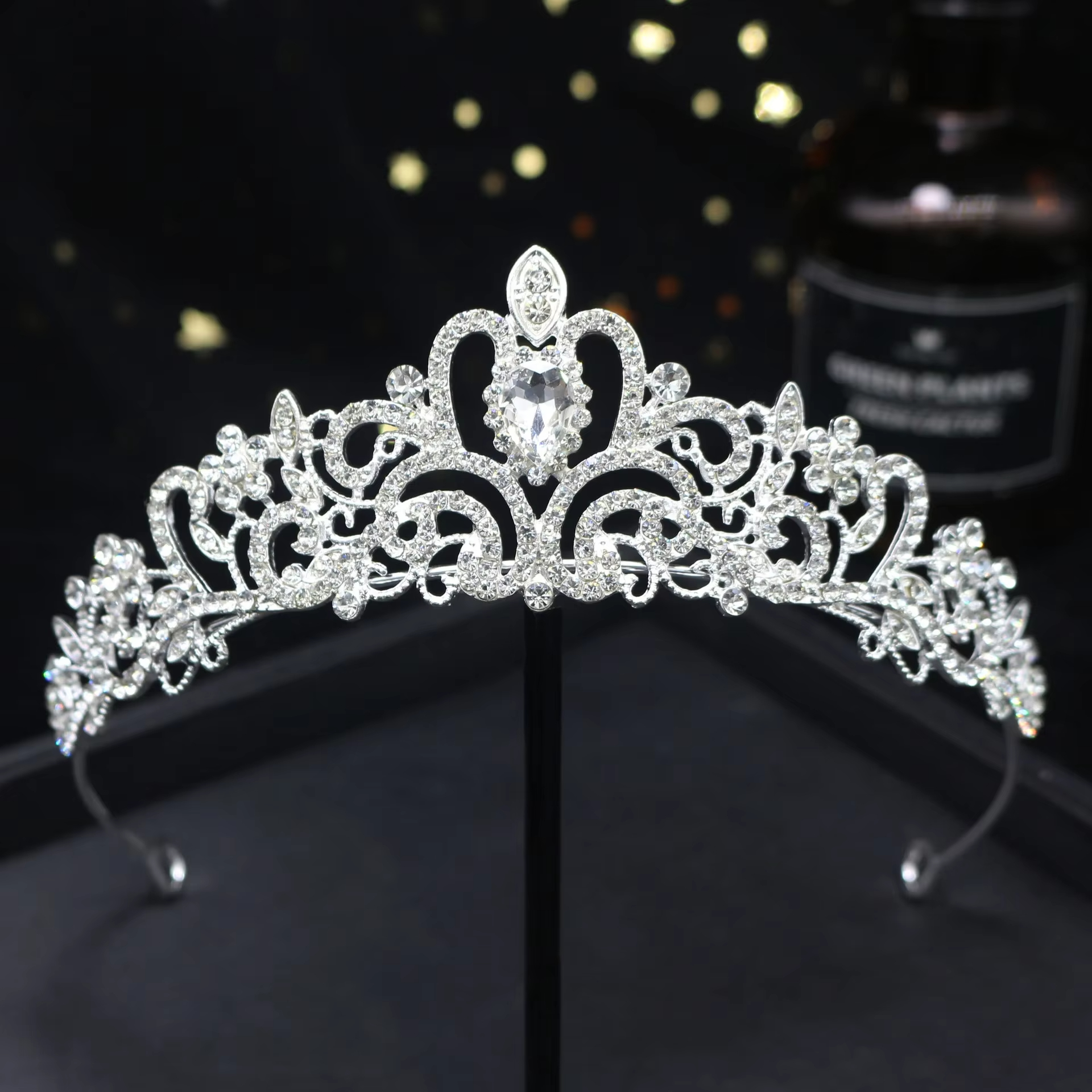 Shiny Silvery Rhinestones Crown Bridal Hollowed Geometric Crystal Tiara Birthday Jewelry Bride's Exquisite Wedding Accessories A