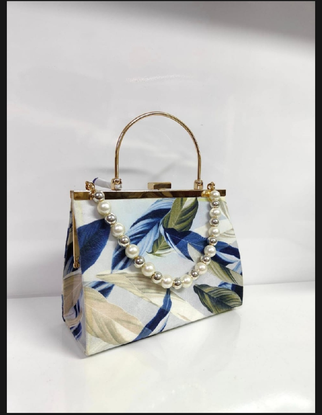 Stylish Ladies Handbag - Elegant Design, Multiple Colors, Spacious, Durable