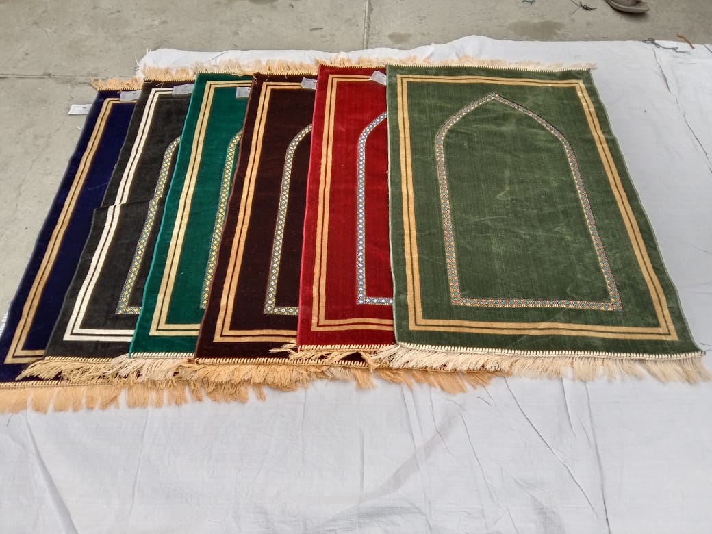 Traditional Saudi Style Prayer Rug | Jai Namaz | Janamaz Prayer Mat For Teens and Adults (Free Shipping)