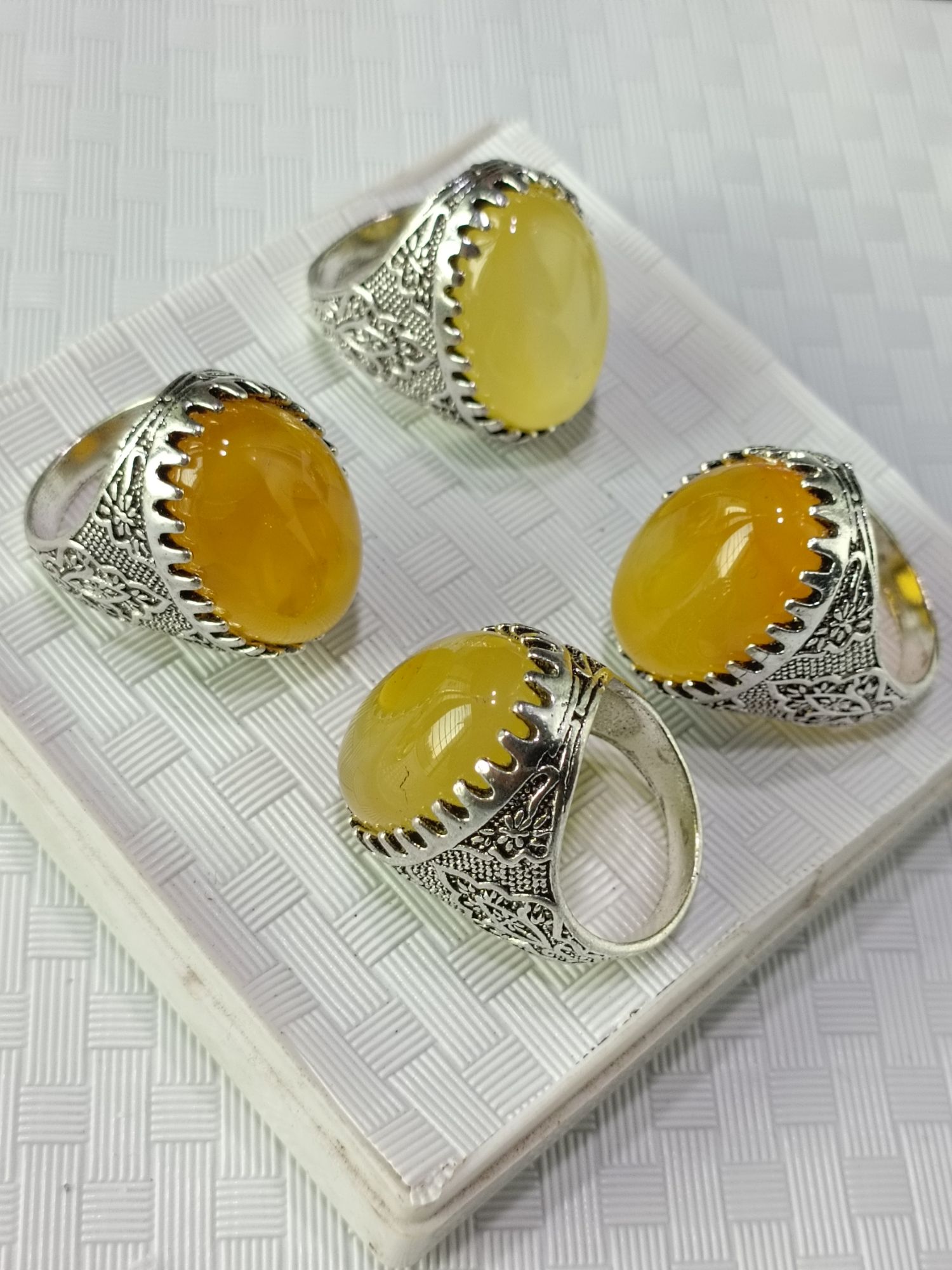 Big Size Ymami Haqeeq Ring different Colours Haqeeq italian rings Big stone ring 100% Orignal Aqeeq/Akik/agate/nag/stone/Gemstone/Haqeeq/yamni Haqeeq Stone/yamni Haqeeq gemstone/aqeeq stone/yamni aqeeq gemstone.