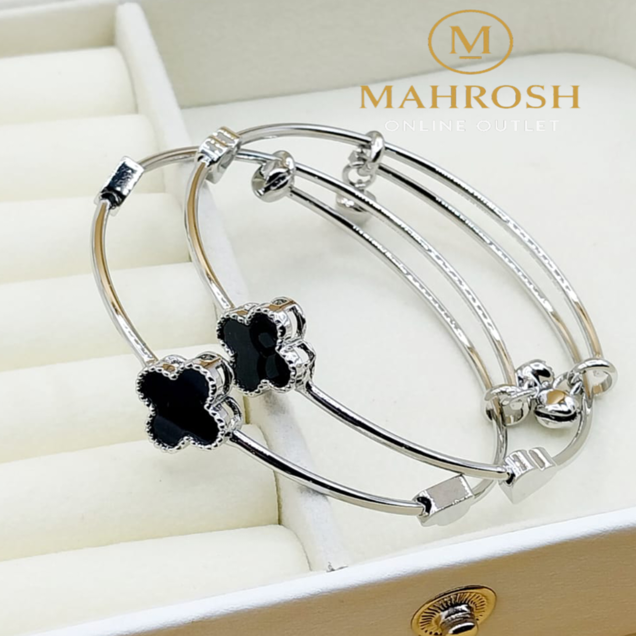 Alloy Adjustable Clover Bracelet for Women – Trendy Pair of Bangles – Classic Style – All Season, Available in Multicolors