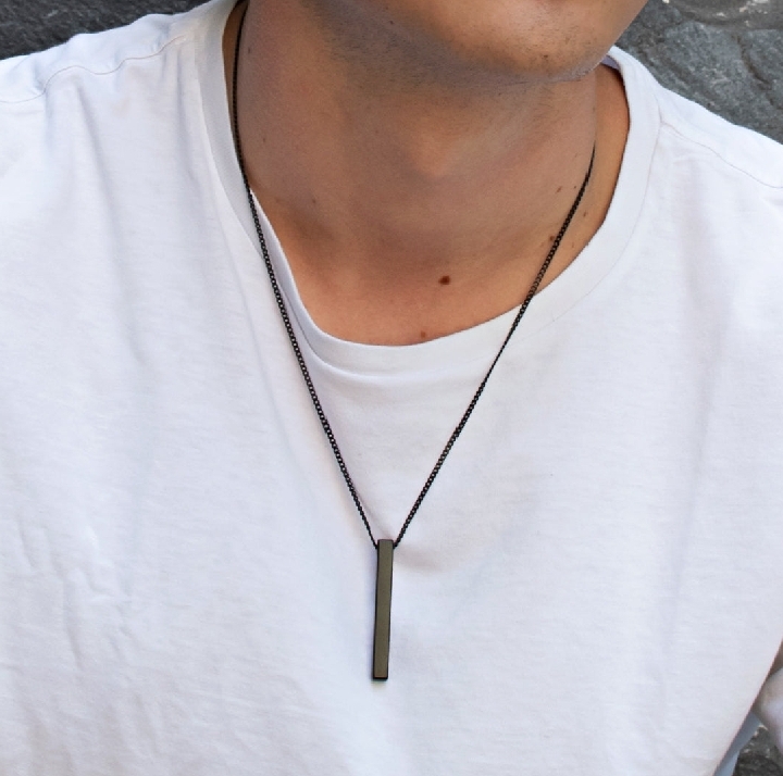 "Minimalist Vertical Bar Pendant Necklace for Men – Stainless Steel Chain in Black, Gold & Silver"
