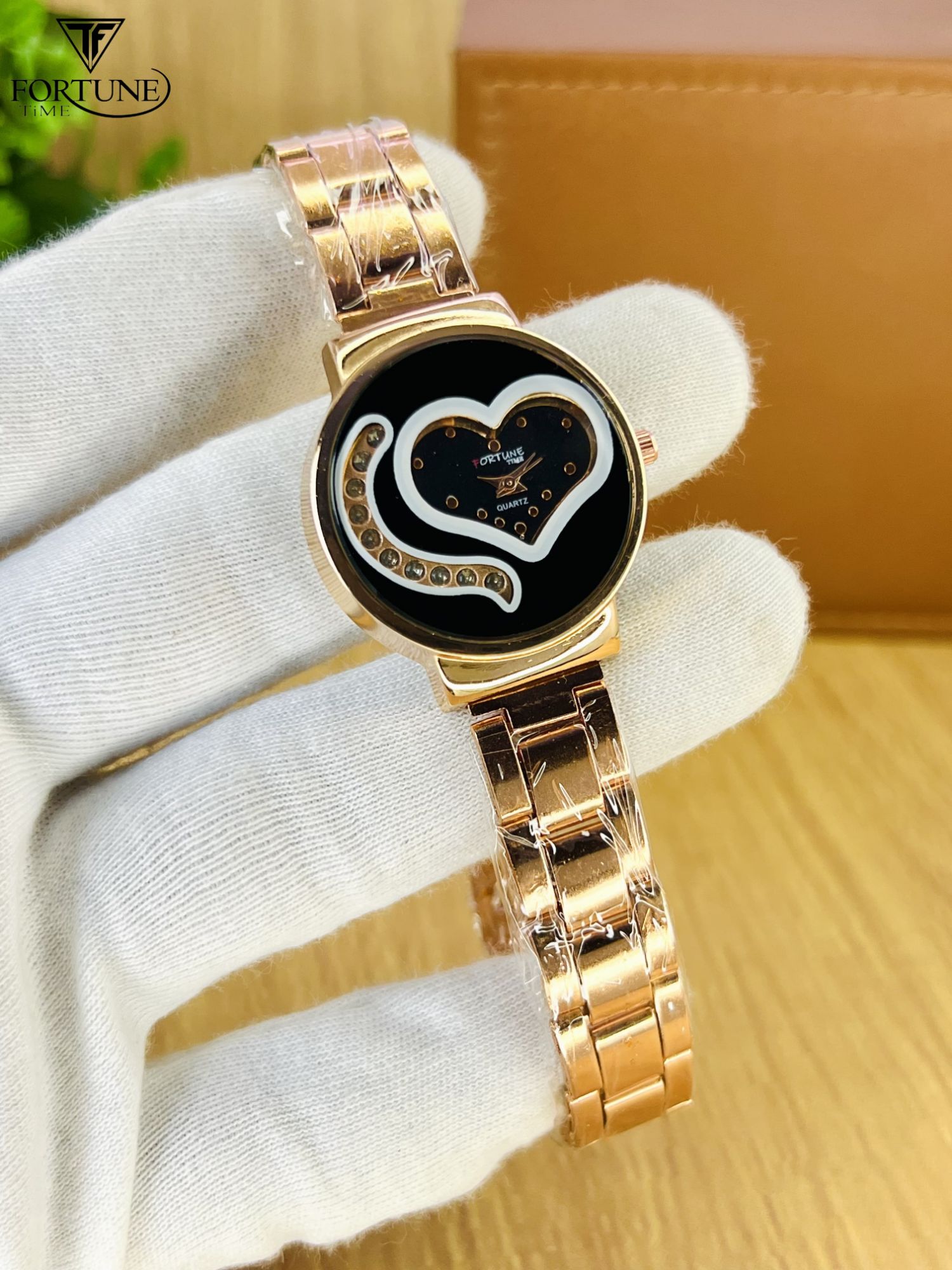 Chronograph Style Analog Watch For Women Elegant Casual Style Reliable Accurate Timekeeping Comfortable Strap For Everyday Wear