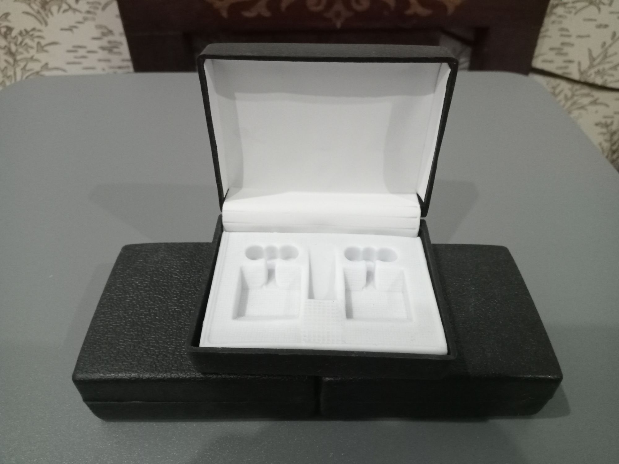 Cufflinks box for safe your cufflinks in a simple cufflinks box (1pcs)