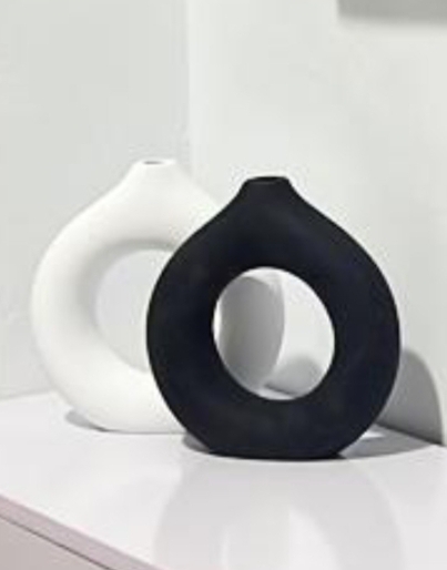 Modern and beautiful donut vase for home decoration