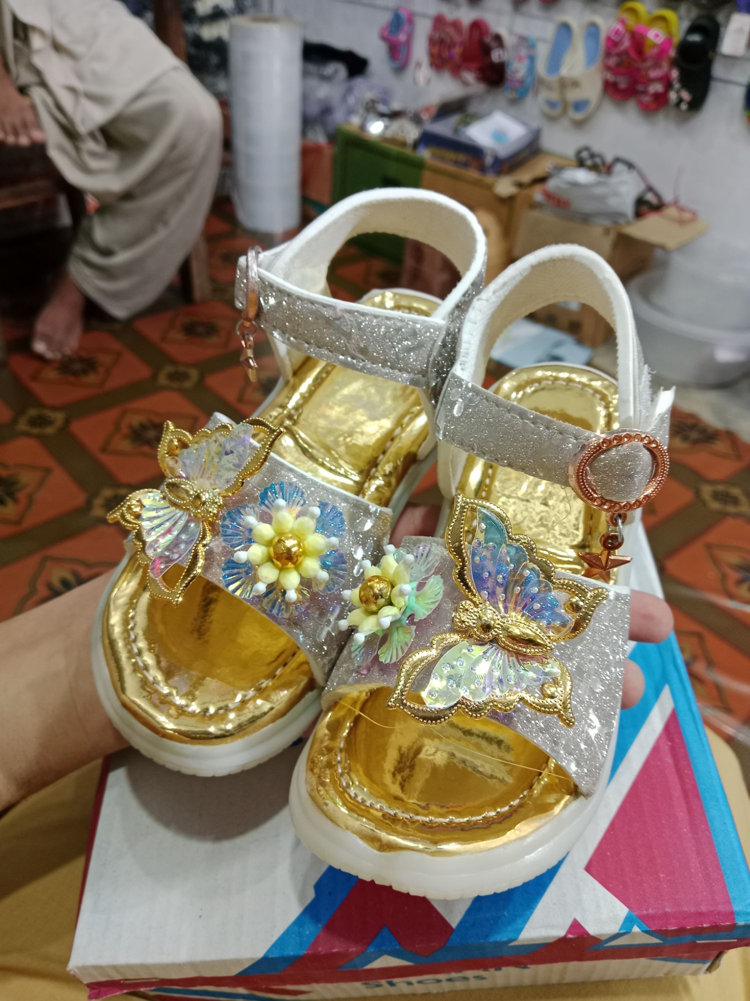 Girls fancy sandals inner sole lighting effect son pari slippers