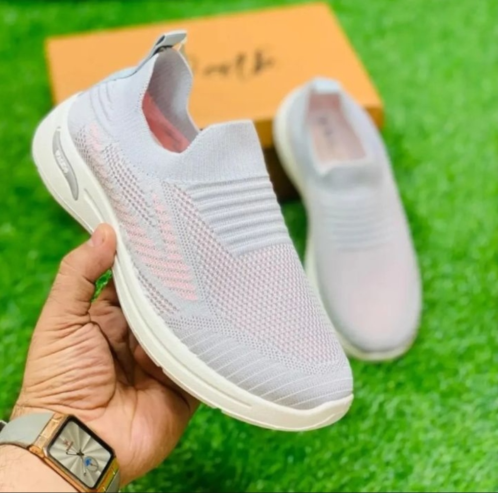 Low Cut Athleisure Trendy Women's Slip-On Sneakers with Air Cushion Sole – Lightweight, Breathable, & Stylish Casual Shoes