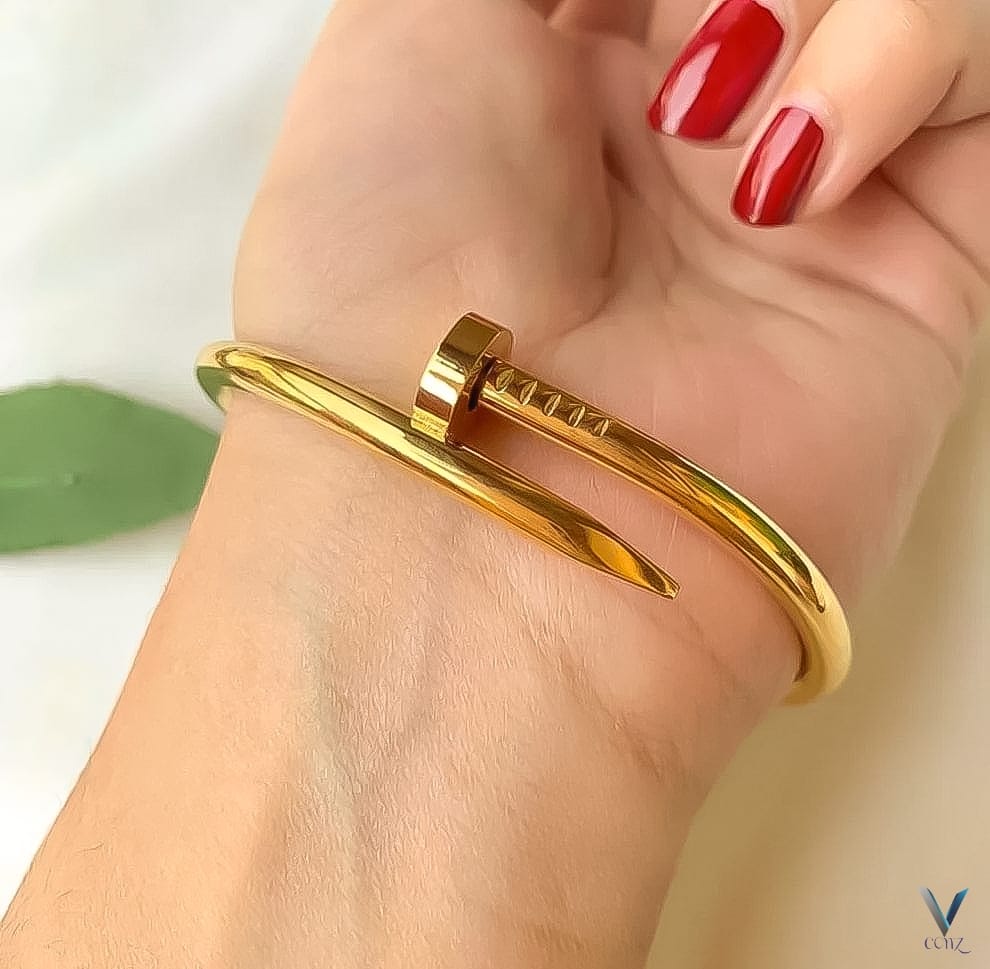 Luxury Nail Style Bracelet for Men & Women – Unisex Bangle in Gold & Silver Color – Stylish & Durable