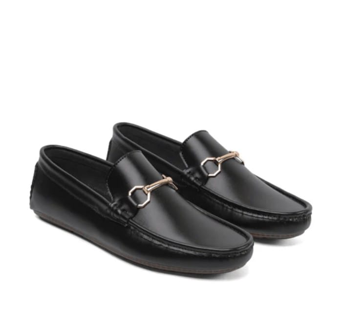 Loafer Mauza shoes of excellent quality black color have been prepared for men and boys which are of very different quality.