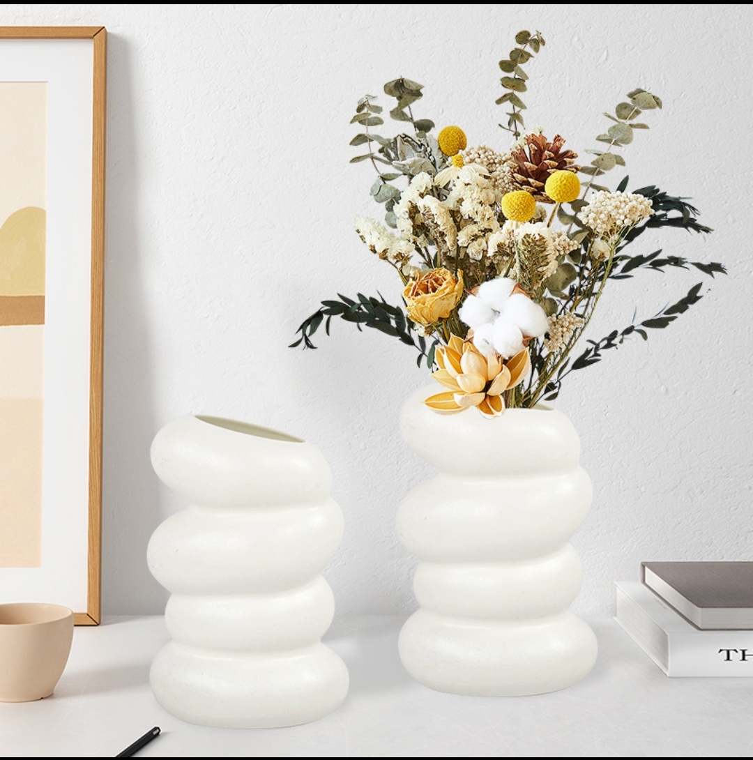 Pack of 2 Spiral shaped Wavy Unbreakable plastic vase,height 6 inches Elegant Decor for Home, Office & Living Spaces( only vase)