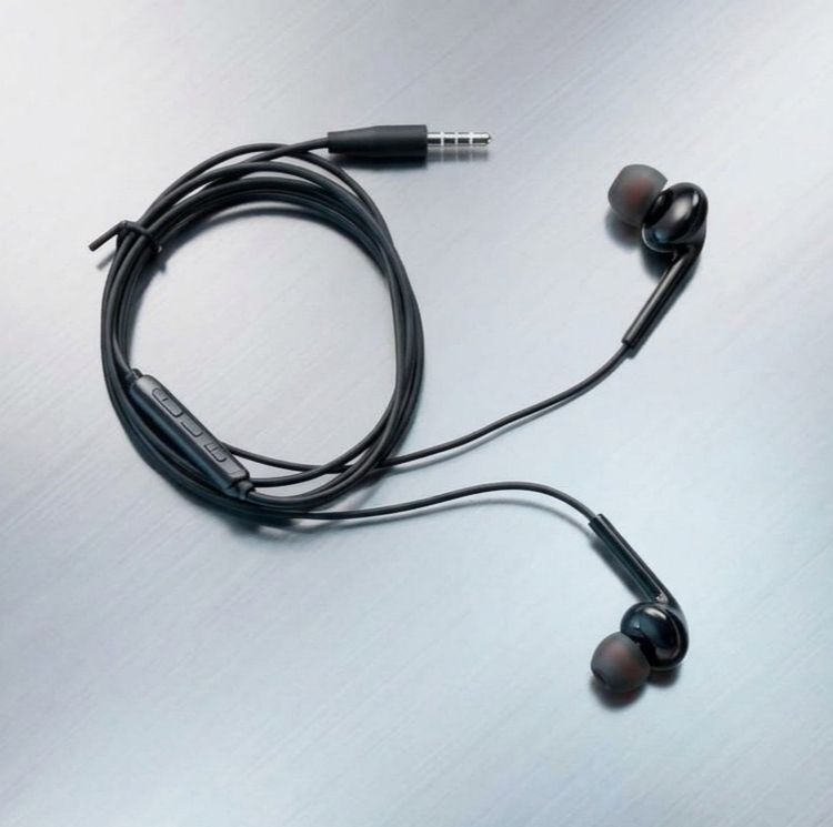 Handsfree 3.5 mm Pin with Mic Deep Bass and Volume Control