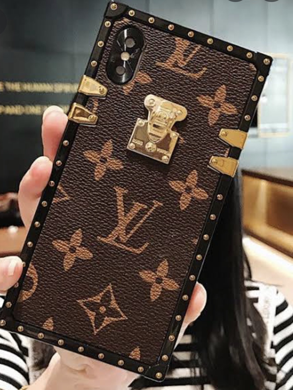 LV cover with chain