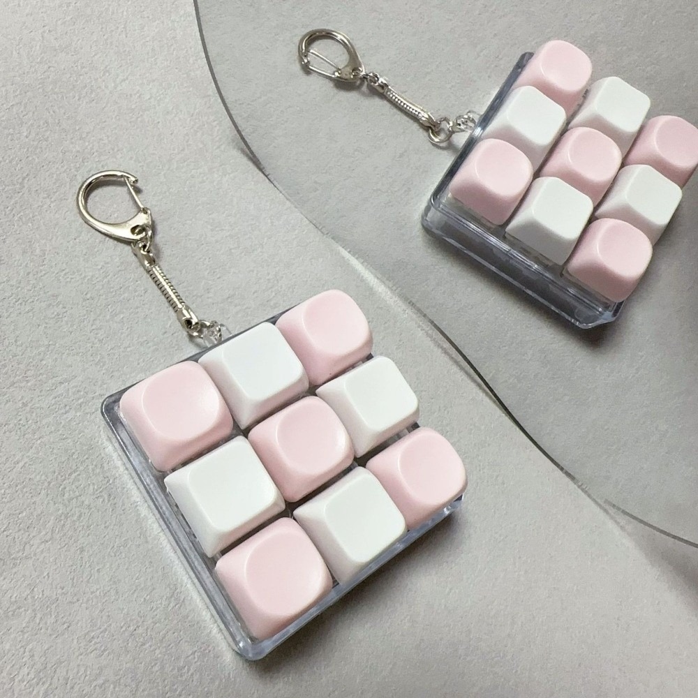 Fidget Keychain Finger Keyboard Caps Toy Keys Button Keycap Decompression Keychain Stress Relief Gadget Pass The Time for Adult