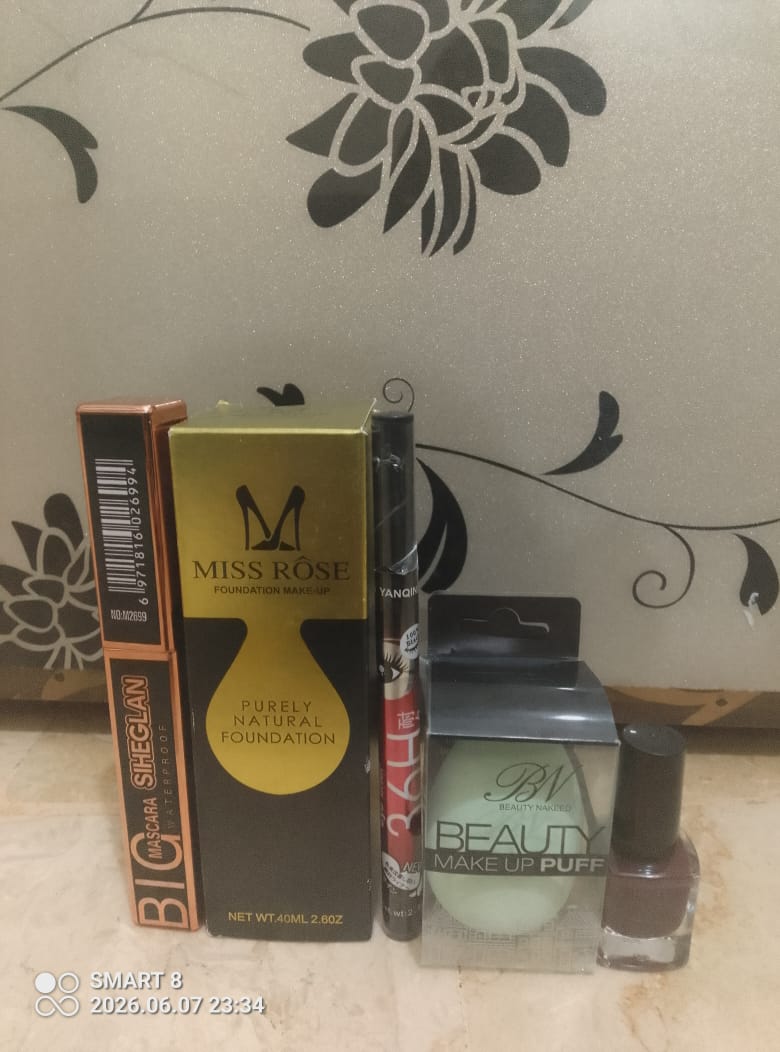 Luxury 5 in 1 Makeup Deal for Women | Foundation, Mascara, Eyeliner, Nail Polish & Beauty Blender