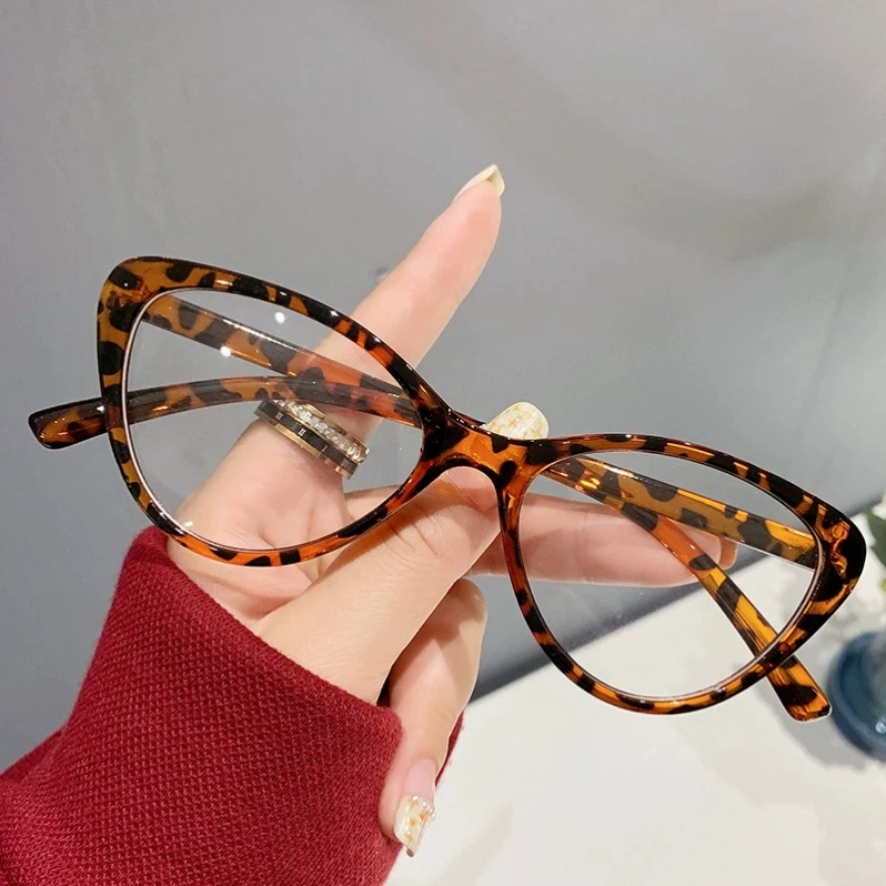 Y2k New Trendy Triangle Cat Eye Anti Blue Light Classic Ultra Light Women Glasses Popular Style Unisex Spectacles