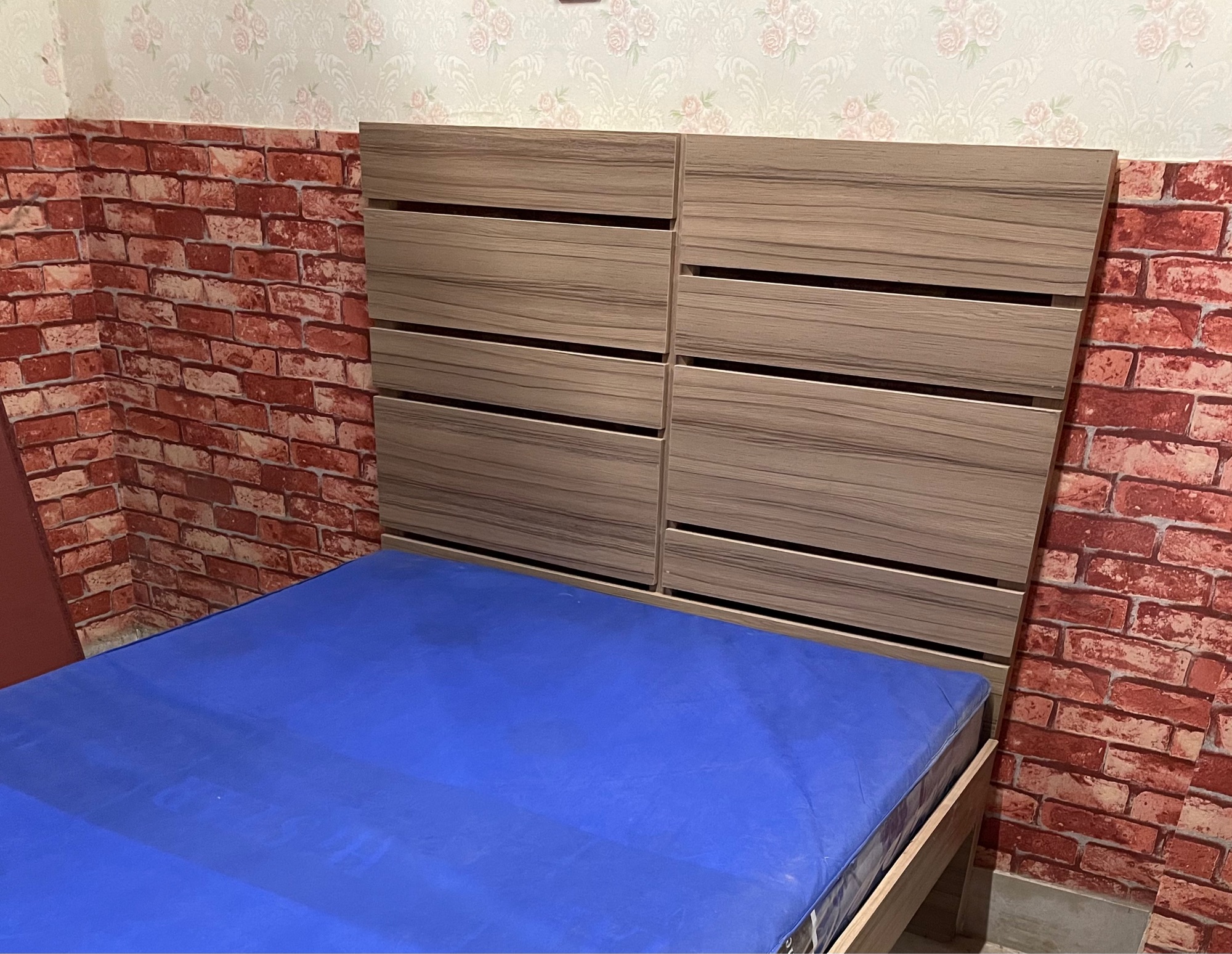 Single bed ,teak single bed ,4 by 6.5 full size