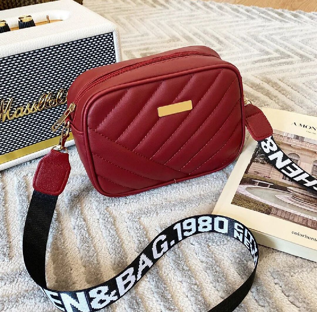 Mini Crossbody Shoulder Bag for Women – Stylish Quilted Design with Fixed Strap | Compact & Trendy Handbag for Daily Use