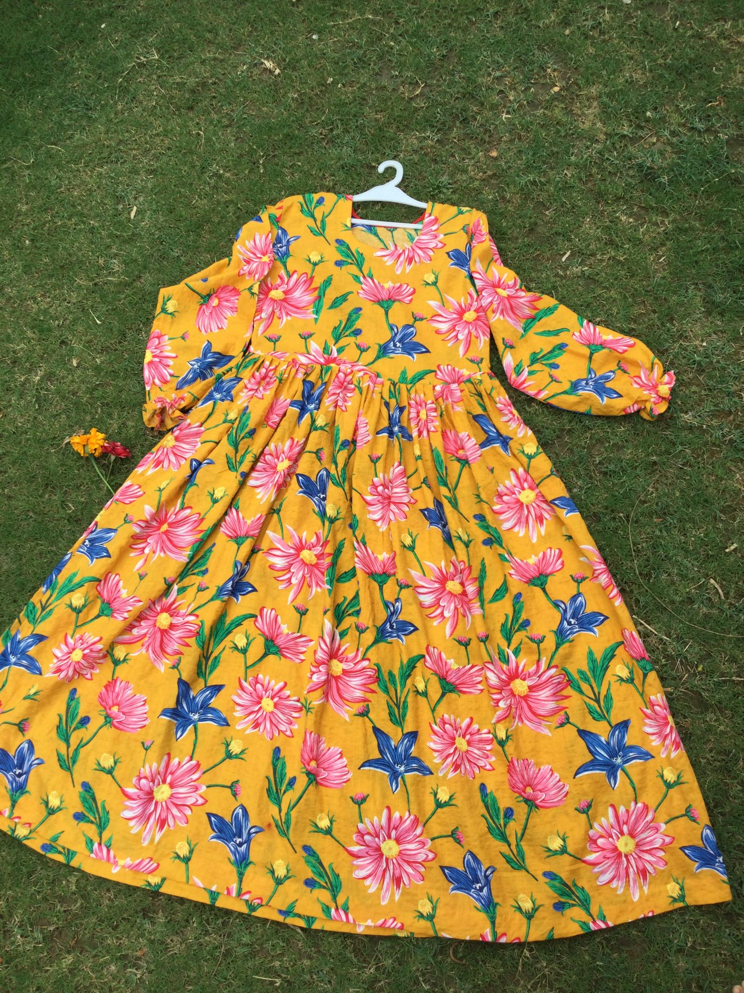 Bacchon Ke Loan Ke Frock Ke Design Beautiful Kapdon Ke Design Design For Baby Girl Baccho Ke Frock Suit Kurti  Baccho Ke Suit