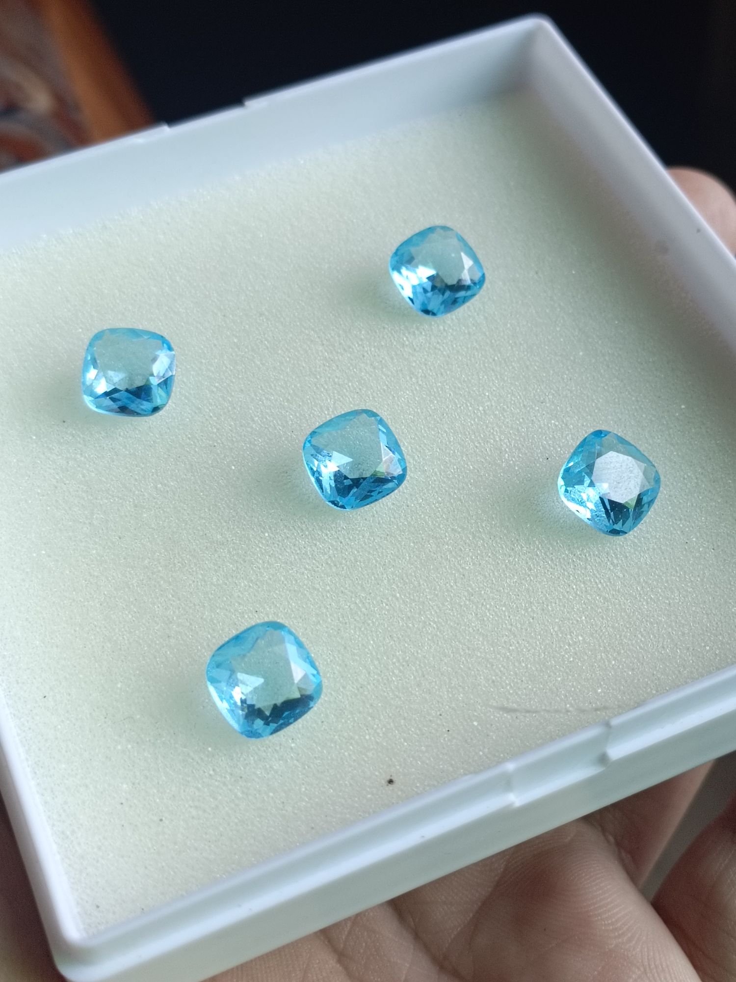 Blue Topaz Stone  / BLUE TOPAZ GEMSTONE / Beautifull Stone.