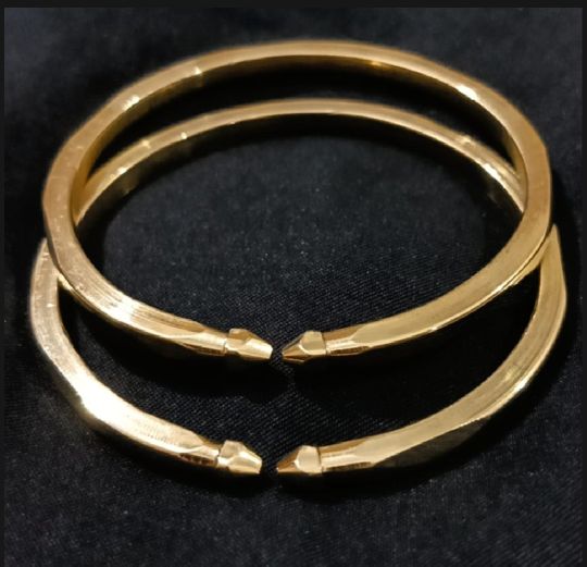 PACK OF 2/TOP TRENDING STAINLESS STEEL KARA FOR MEN/WOMEN TOP FASHION HIGH QUALITY GOLDEN STAINLESS STEEL DIAMOND STYLE BANGHLE /KARA OPENABLE KARA FOR BOYS AND GIRLS