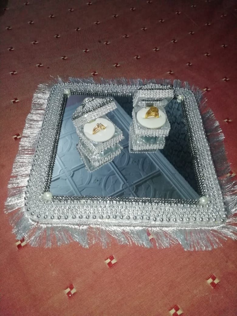 Engagement ring tray