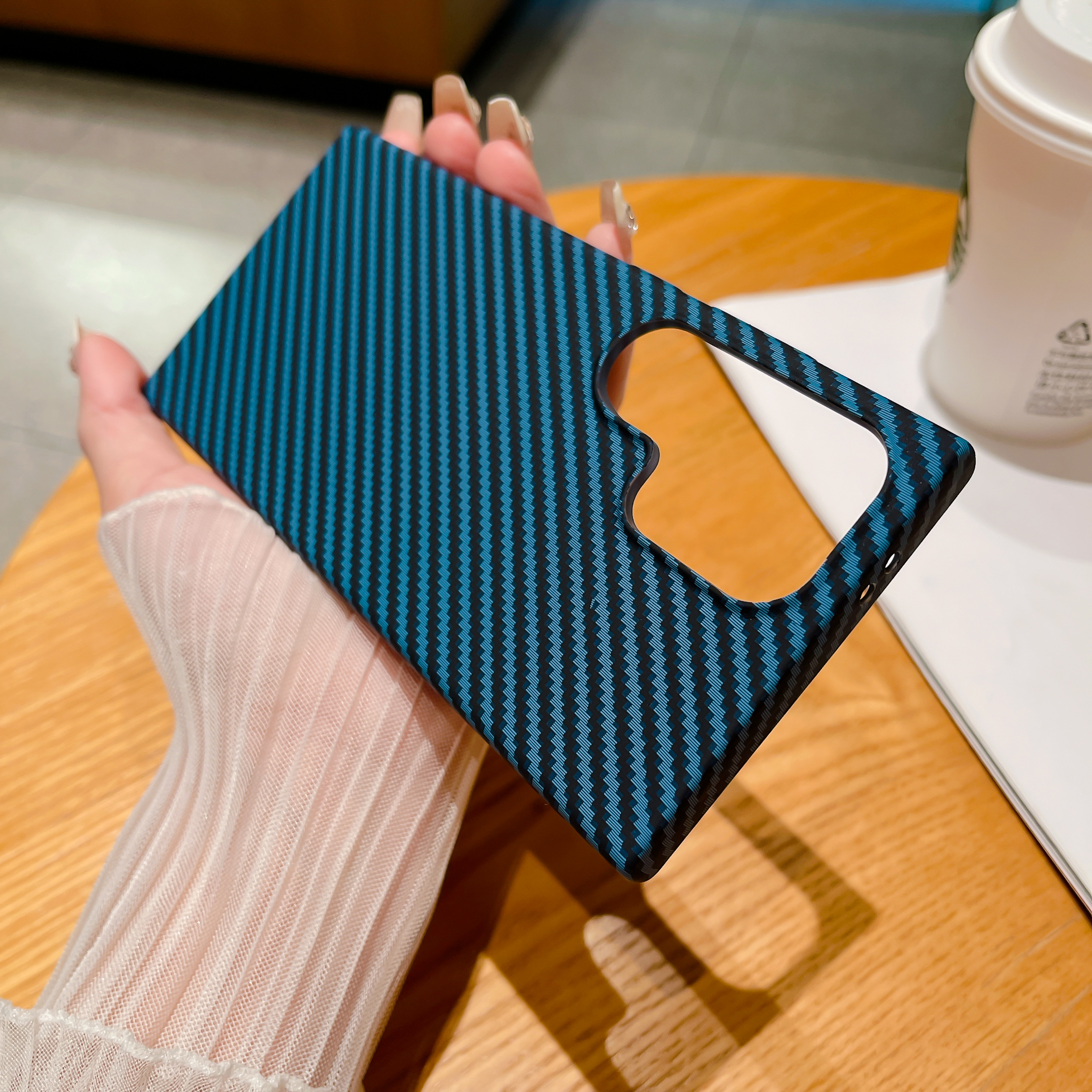 Ultra Thin Carbon Fiber Textured Phone Case For   S24 S23 S22 Note 10 Plus Note 20 Ultra Shockproof Hard Back Cover