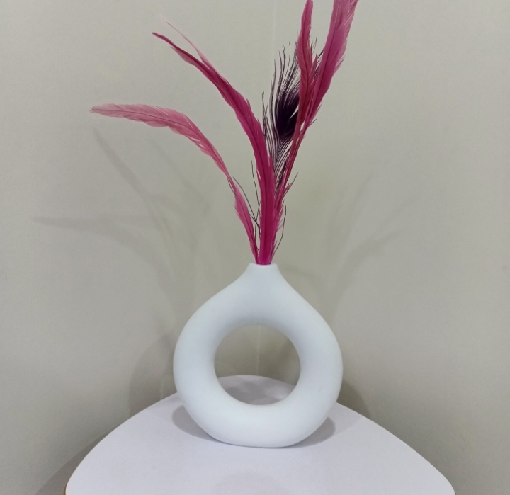Modern and beautiful donut vase for home decoration