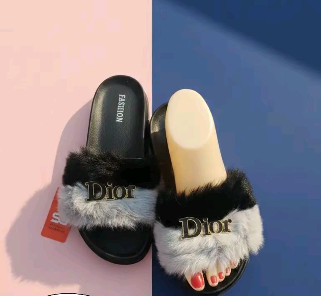 Premium Ladies EVA Fur Slippers for Women Cute Stylish Comfortable Soft Sole Sliders Fluffy Furry Fashion Sandals Anti Slip Lightweight Home Indoor Outdoor Casual Shoes for Girls