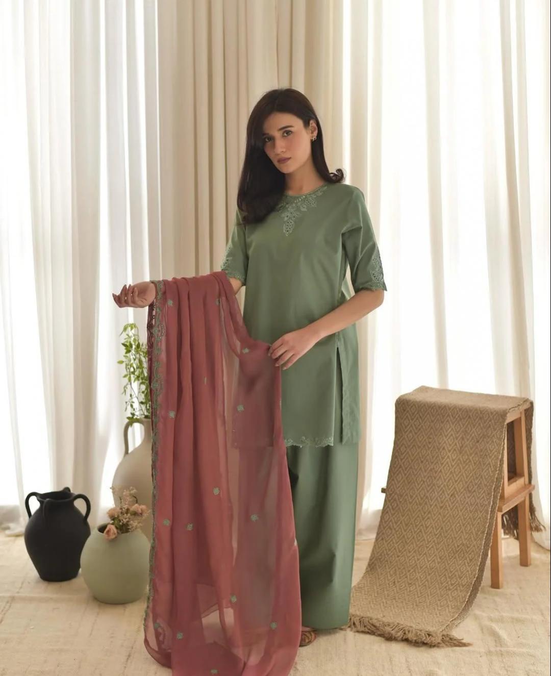 Aira Farshi shalwar 3pc