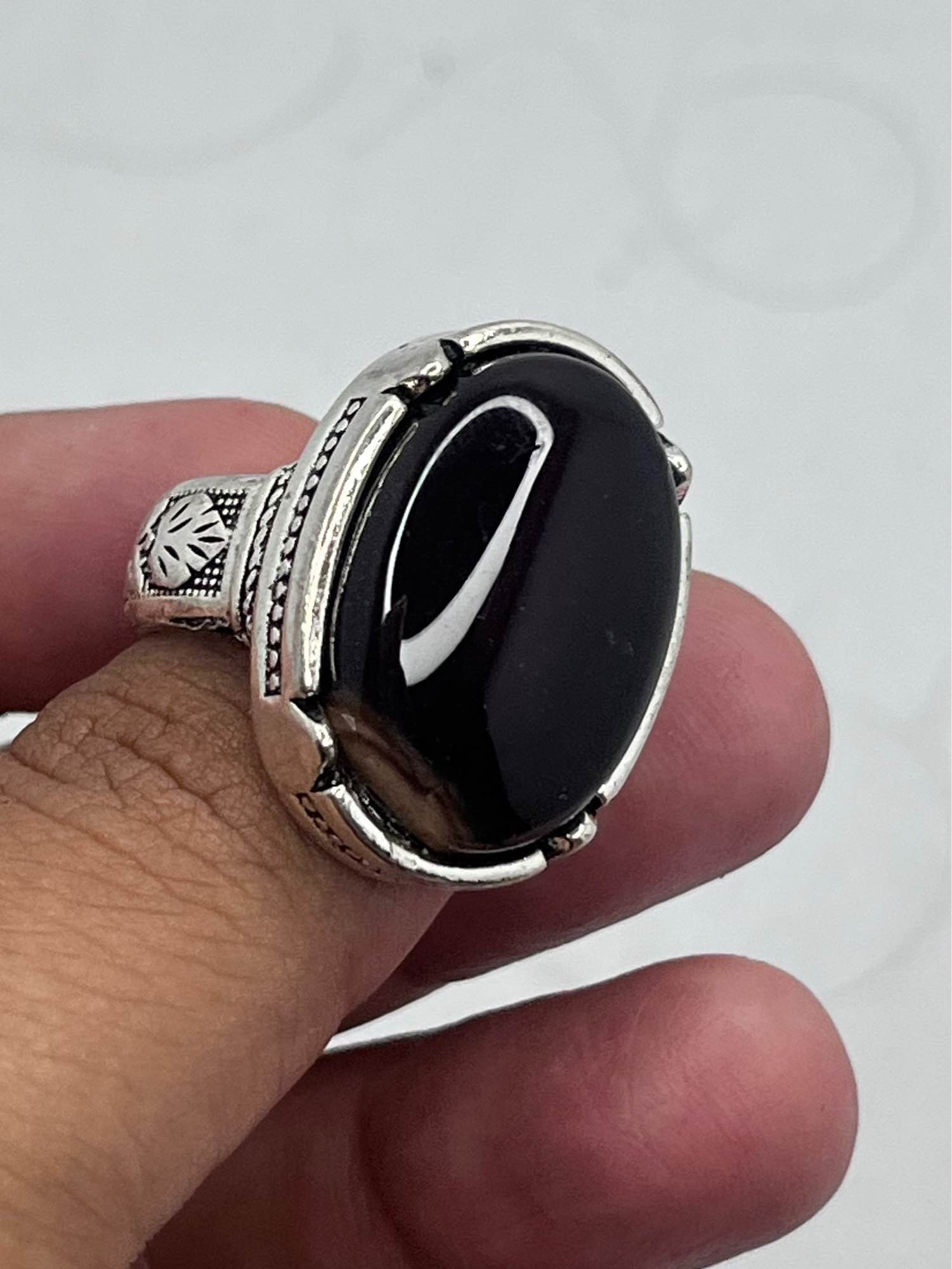 Big Size Ymami Haqeeq Ring different Colours Haqeeq italian rings Big stone ring 100% Orignal Aqeeq/Akik/agate/nag/stone/Gemstone/Haqeeq/yamni Haqeeq Stone/yamni Haqeeq gemstone/aqeeq stone/yamni aqeeq gemstone.