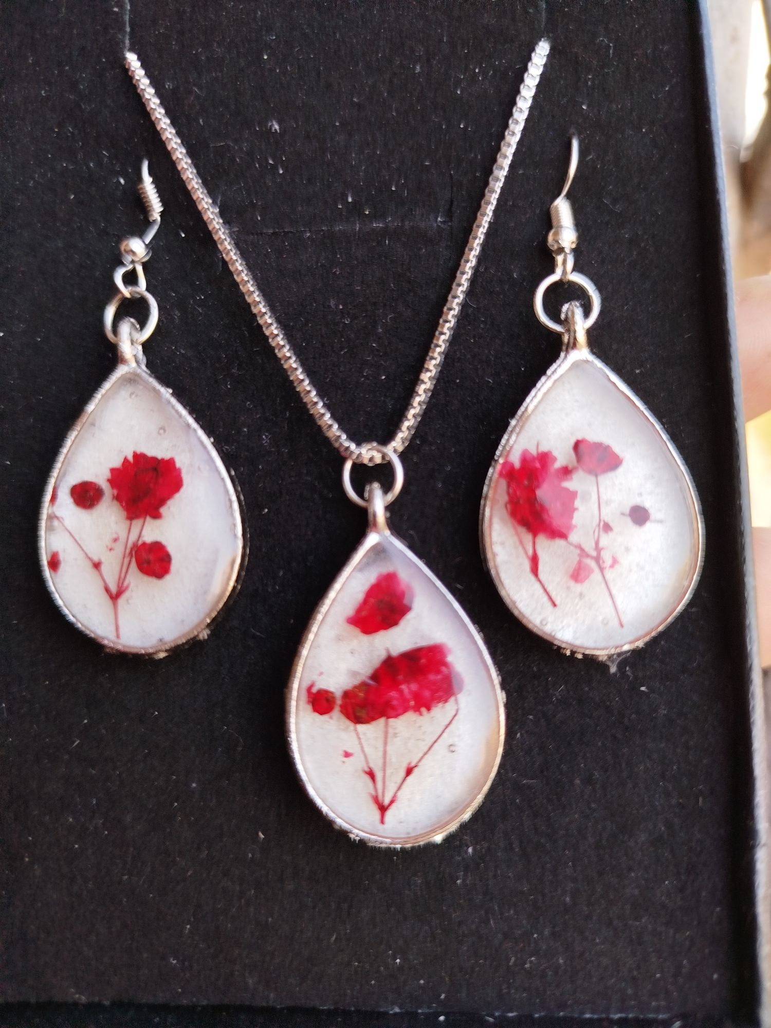 Tear Shape Resin Locket And Earrings Can Be Customized Of Ur Choice And Color With Gift Box Packing