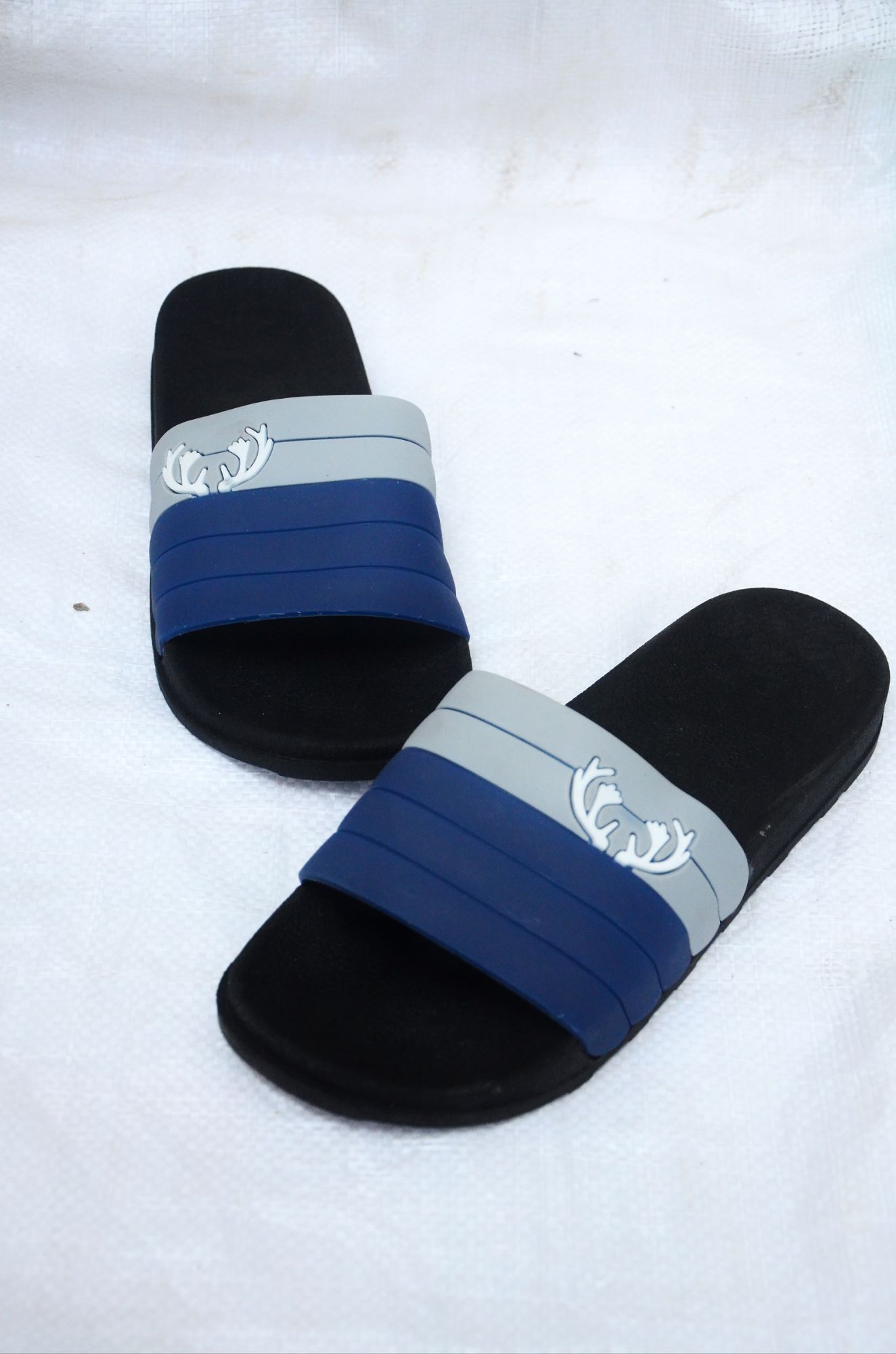 New fashionable slippers for men