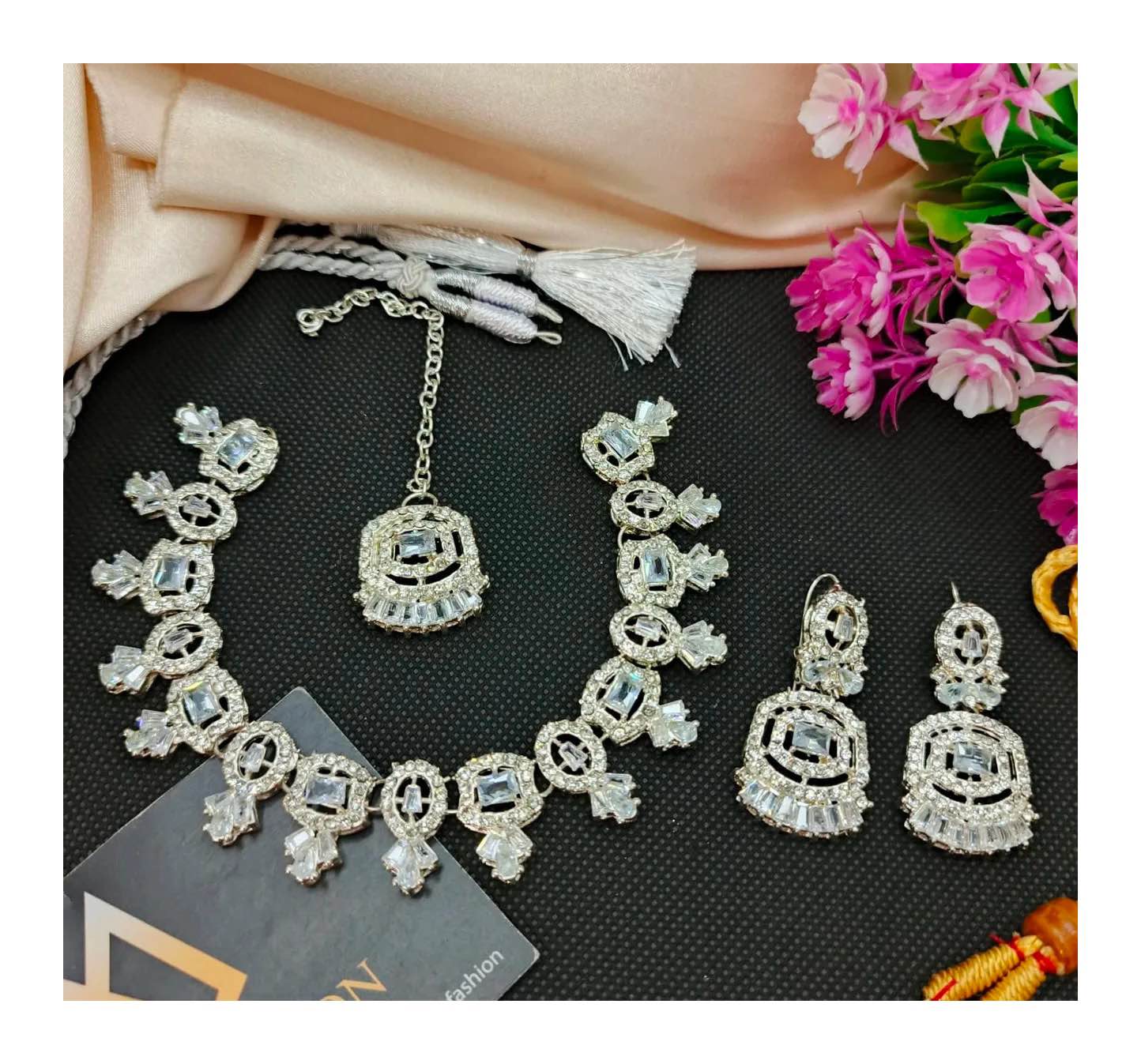 Zarcon jewellery set with necklace / earrings and tika for girls and woman