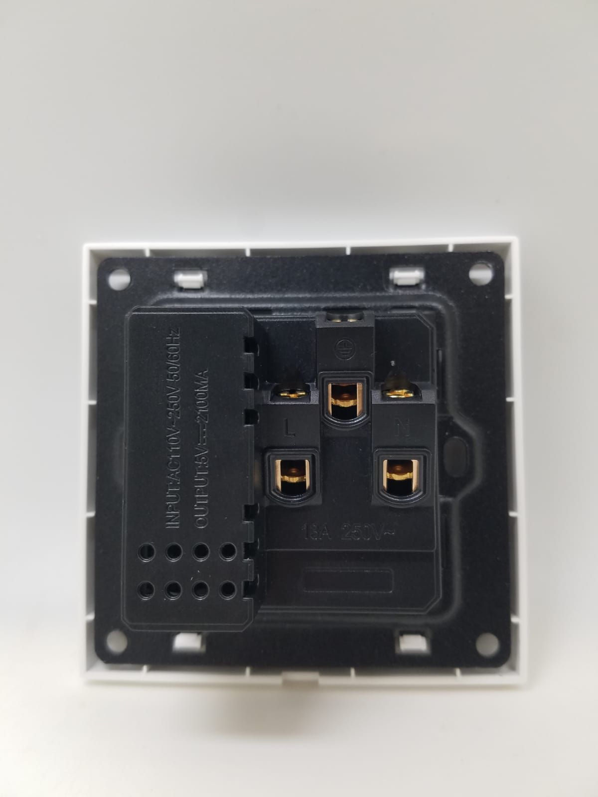 High-Quality USB and Type-C Multi-Light Plug: China Fitting Switch ...