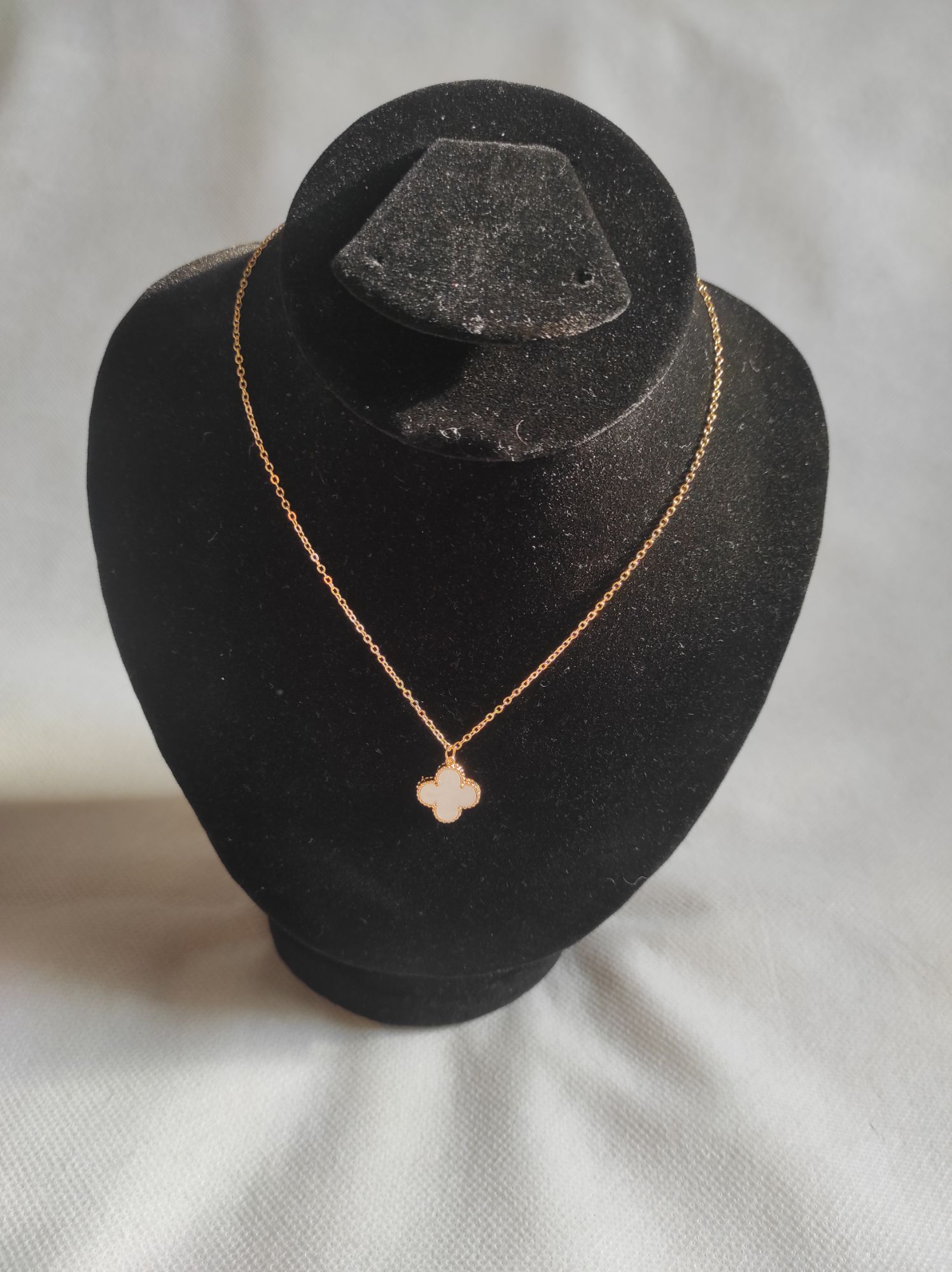 Four Leaf Clover Pendant Necklace - Lucky Gift | Daraz.pk
