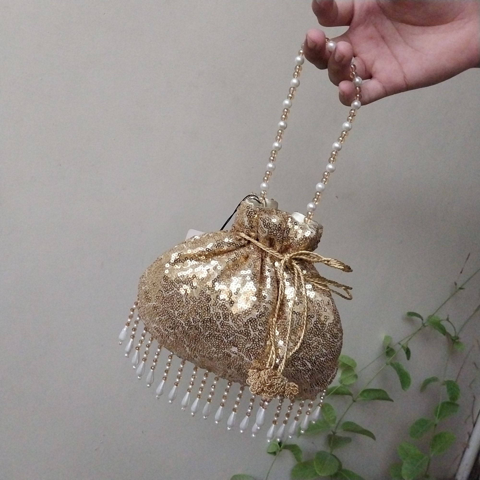 SHINY fancy potly clutch with pearl tassels