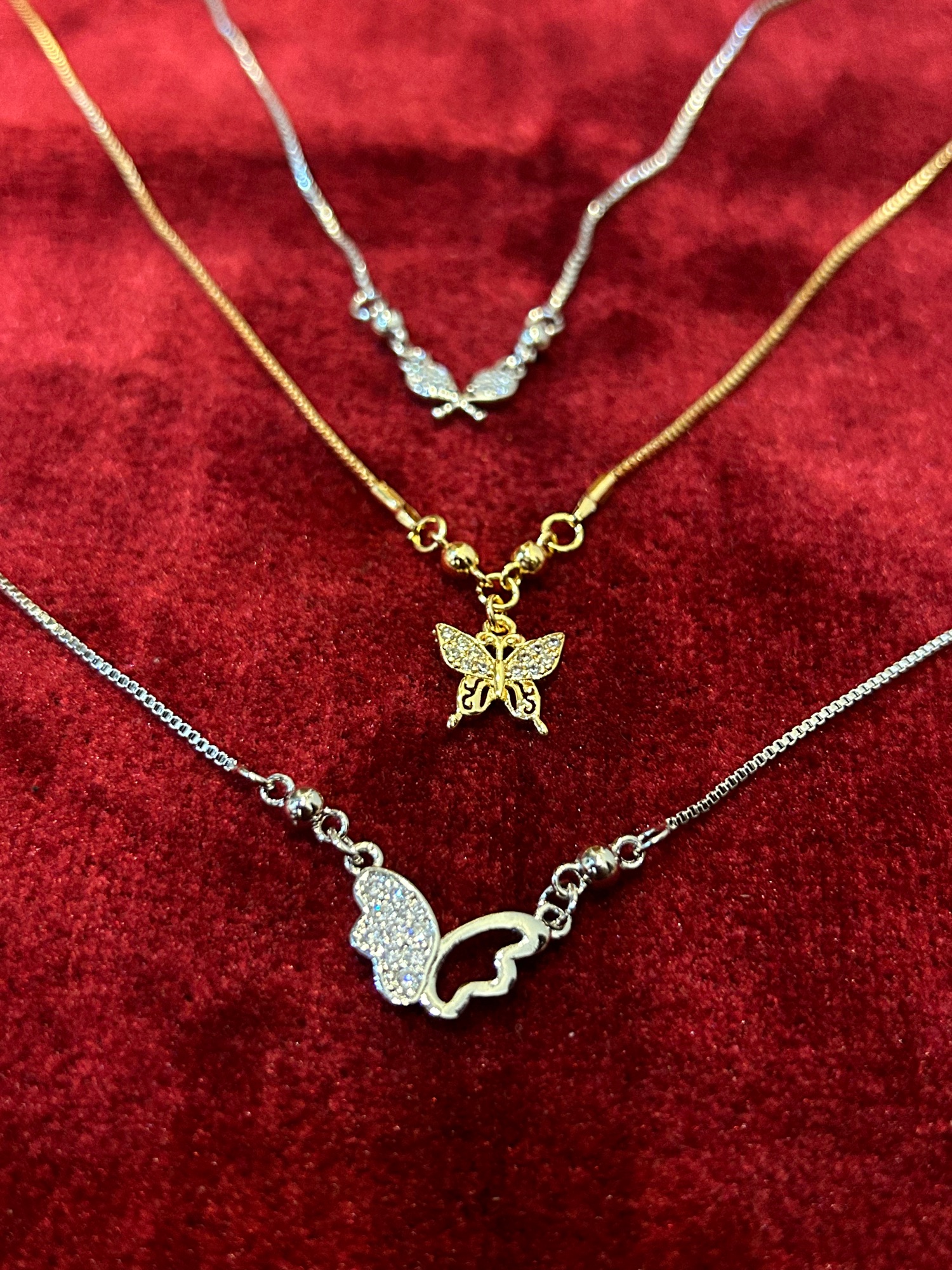 Fluttering Golden/Silver Chain Butterfly Necklace Premium Neck collar Chain For Girls/ Women Luxury Light Pendant
