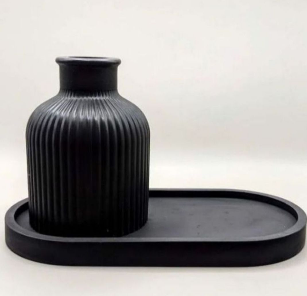 2 Pcs Deal, luxury black vase1x Ribbed Concrete Flower Vase & 1x Oval Shaped Concrete Trinket Tray