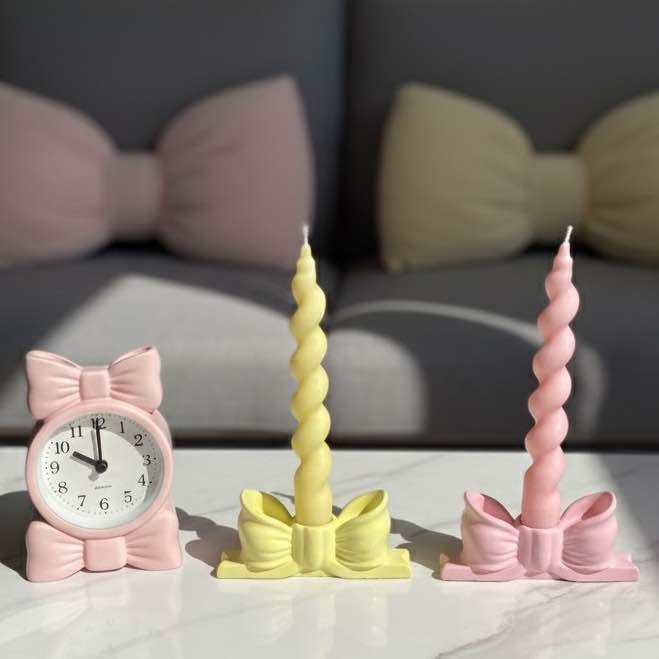 Bow candle holder with long swirl candle set of 2