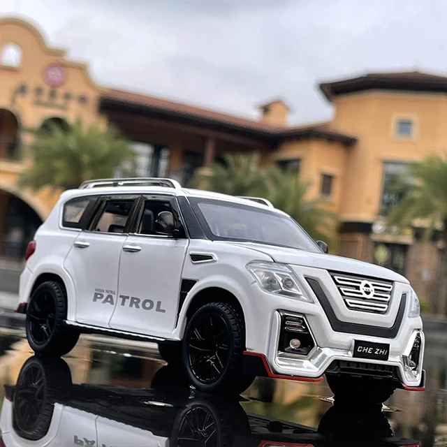 Diecast 1:24 Scale Nissan Patrol alloy model