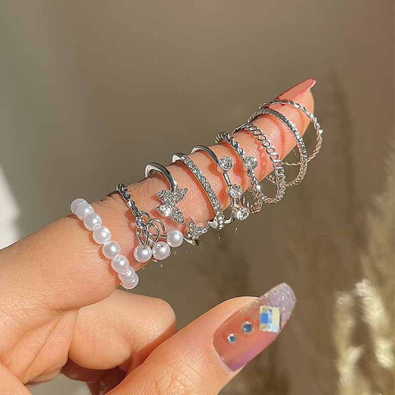 Bohemian Butterfly Pearl Rings Set for Women Shine Pearl Gothic Vintage Plated Retro Rhinestone Simple Finger Jewelry 