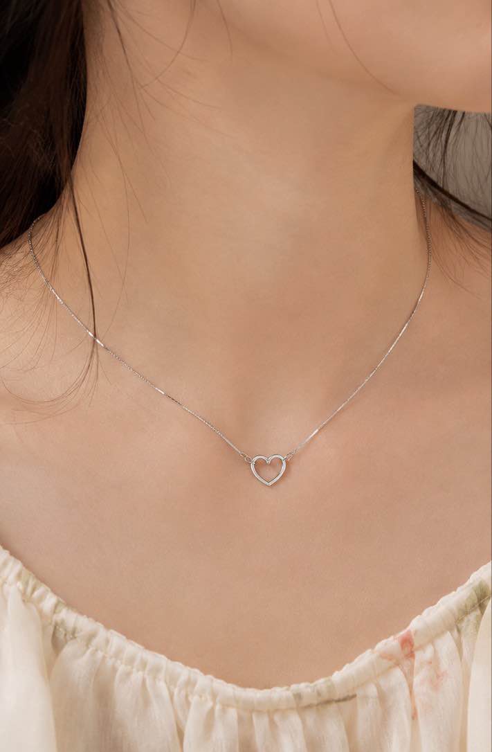 Women Heart Jewelry Set Silver Tone Necklace & Bracelet | Elegant Love Heart Design | Fashion Jewelry Set