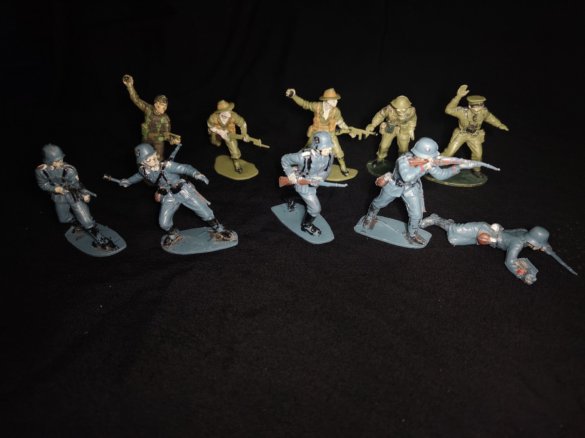 Classic Vintage Army Men Toy Soldiers Set – 10 PCS Blue & Green WWII Military Figures