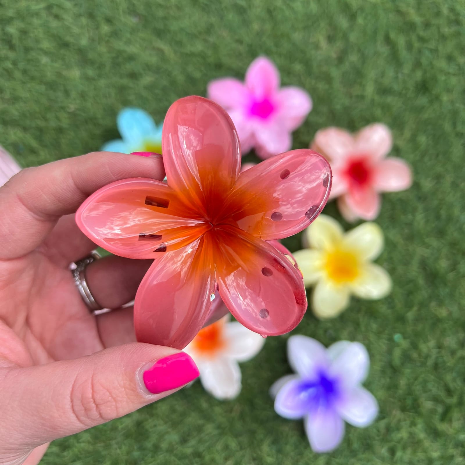 Claw Hair Clips Stylish Hair Styling Accessory For Women and Girls Comfortable Secure Grip For All Day Wear
