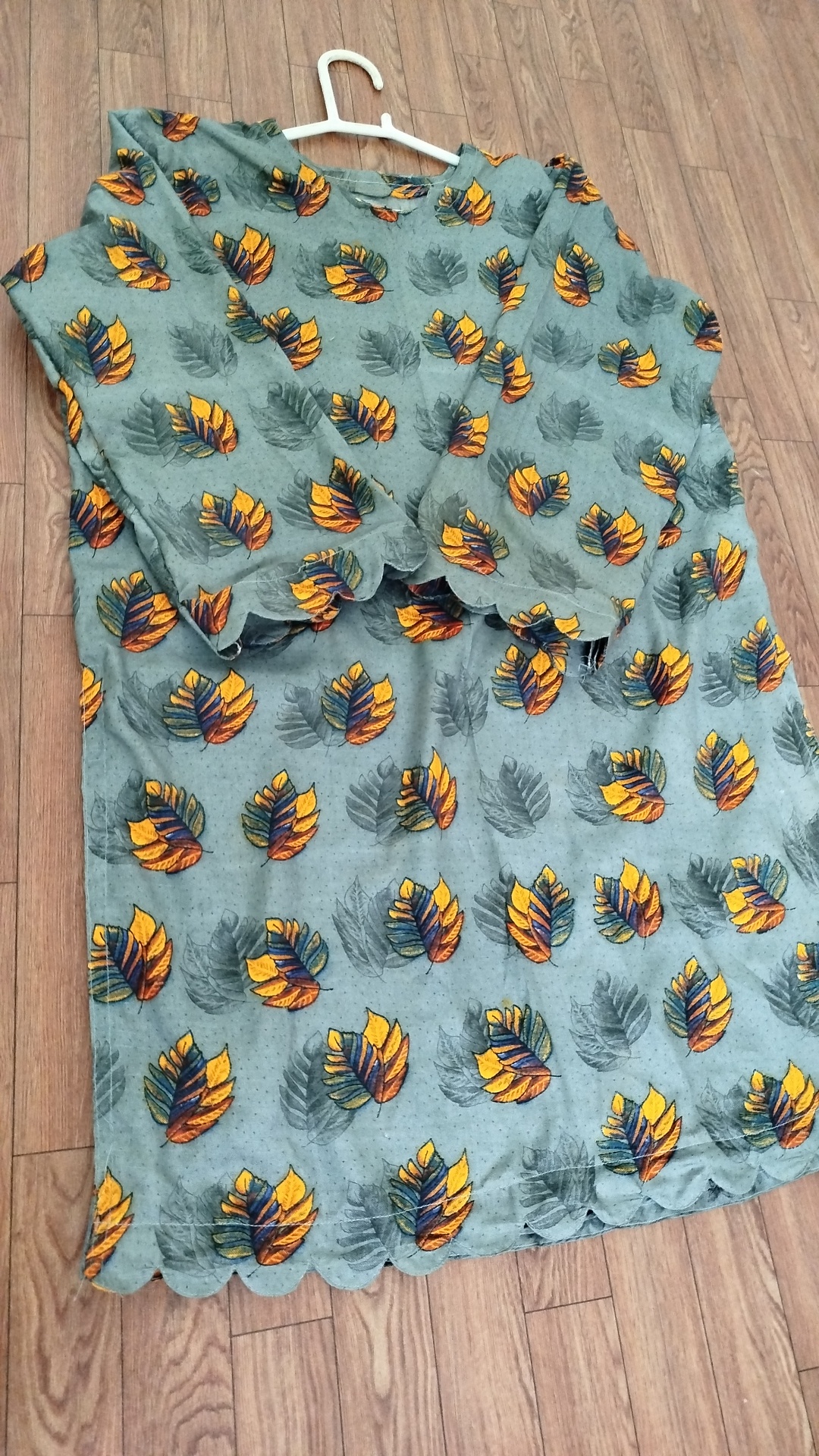 KURTI WITH CUT WORK SLEEVES & DAMAN price in Pakistan