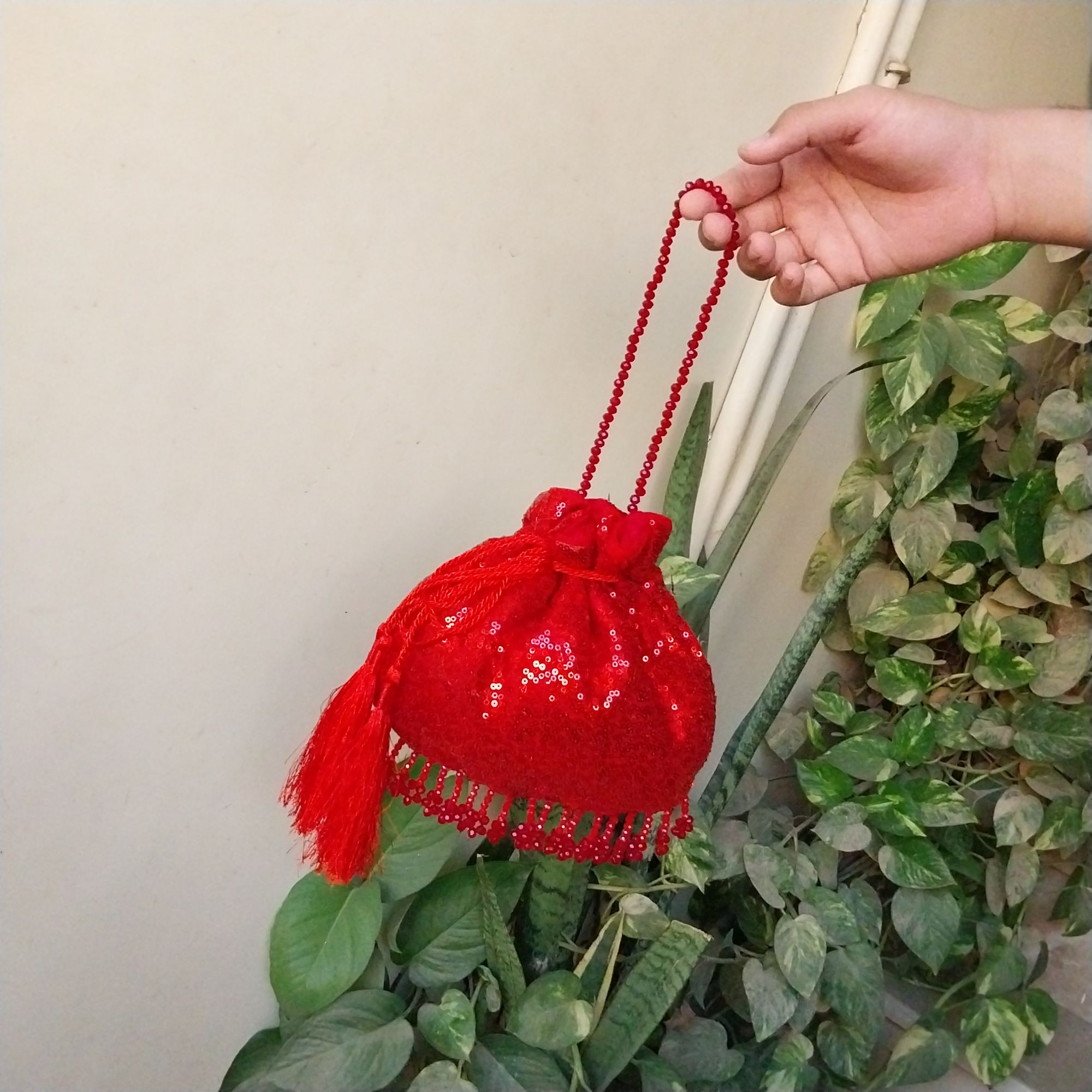 SHINY fancy potly clutch with pearl tassels