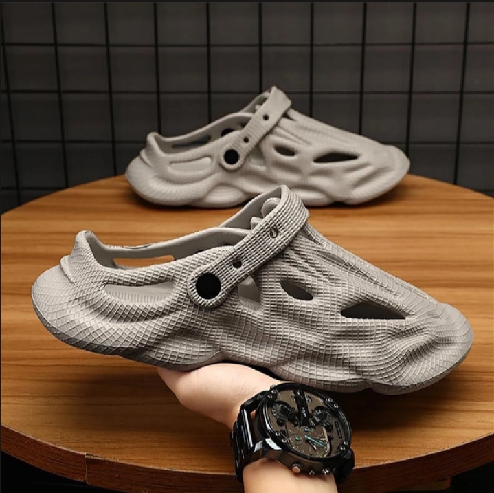 EUROPEAN Crocks Mens Sandals DRAGON Shape Sandals EVA Clogs for Mens