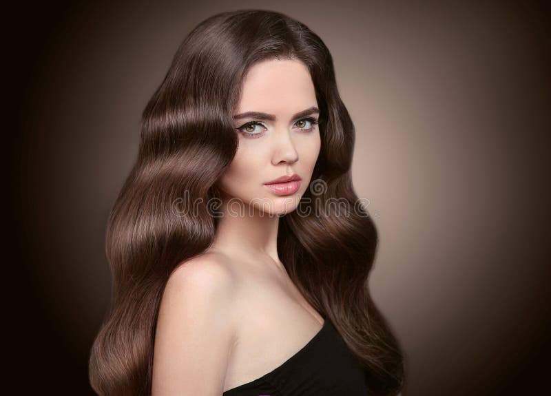 Yardlie Protein Essence Care 7 in 1 Shampoo features a blue 500ml