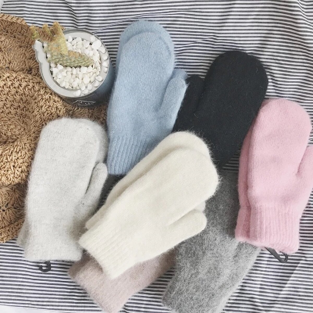 New Women Winter Keep Warm Plus Cashmere Solid Elasticity Soft Full Fingers Mittens Gloves Imitation Rabbit Fur Knitted Cute